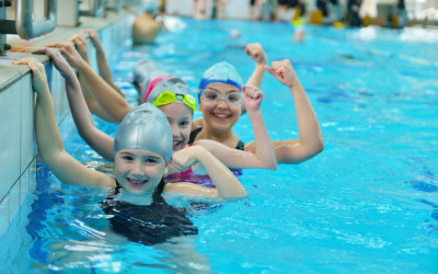 Prečo deti vo vode rýchlejšie chápu nové pohyby než na suchu